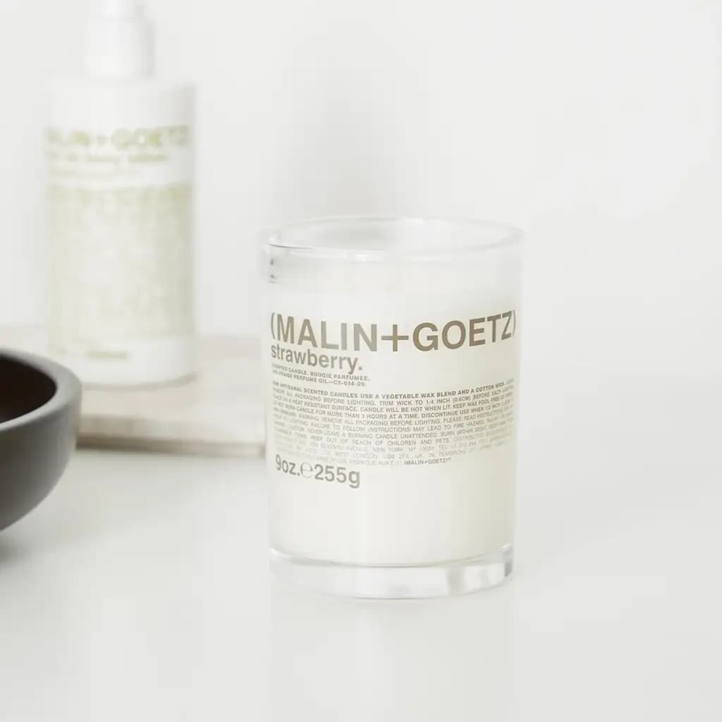 Malin+Goetz MALIN AND GOETZ STRAWBERRY CANDLE - PINK — (cs-614-09)