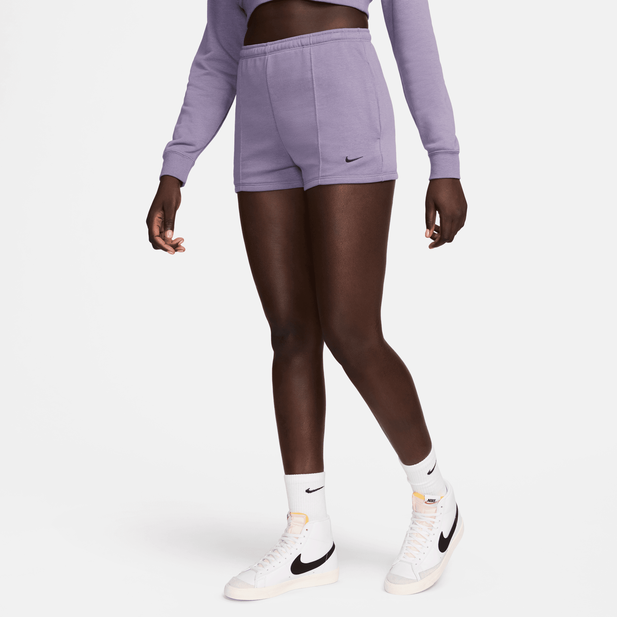 NIKE W NSW CHLL FT HR 2IN SHORT - DAYBREAK/BLK