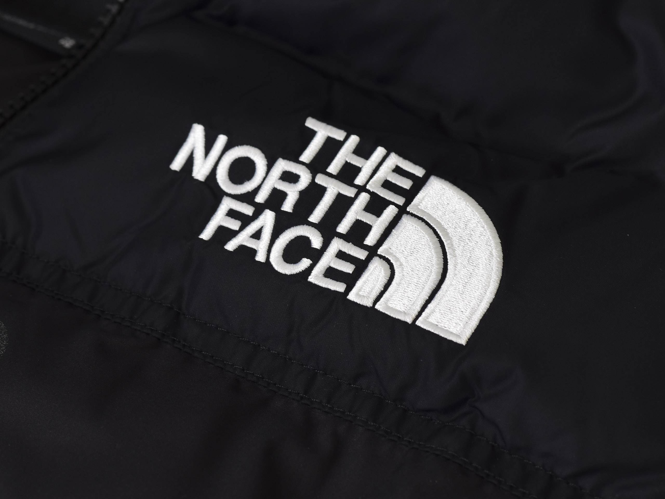 THE NORTH FACE BOYS 1996 RETRO NUPTSE JACKET - BLACK/AOP REFLECTIVE